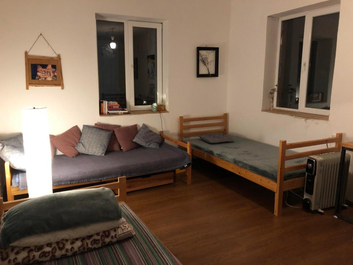 Udabno Hostel Eksteriør billede
